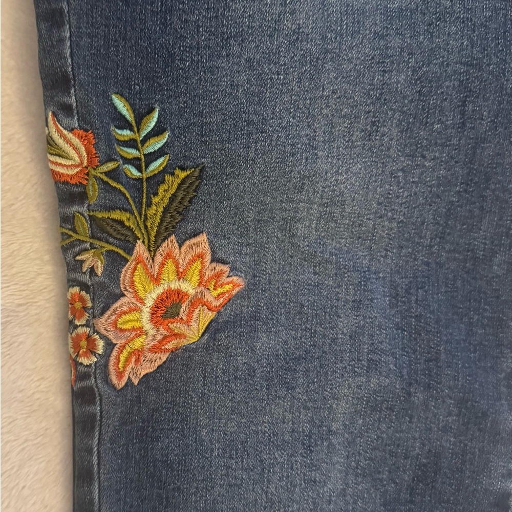 Old Navy Blue Jeans with Floral Embroidery - Picture 4 of 7